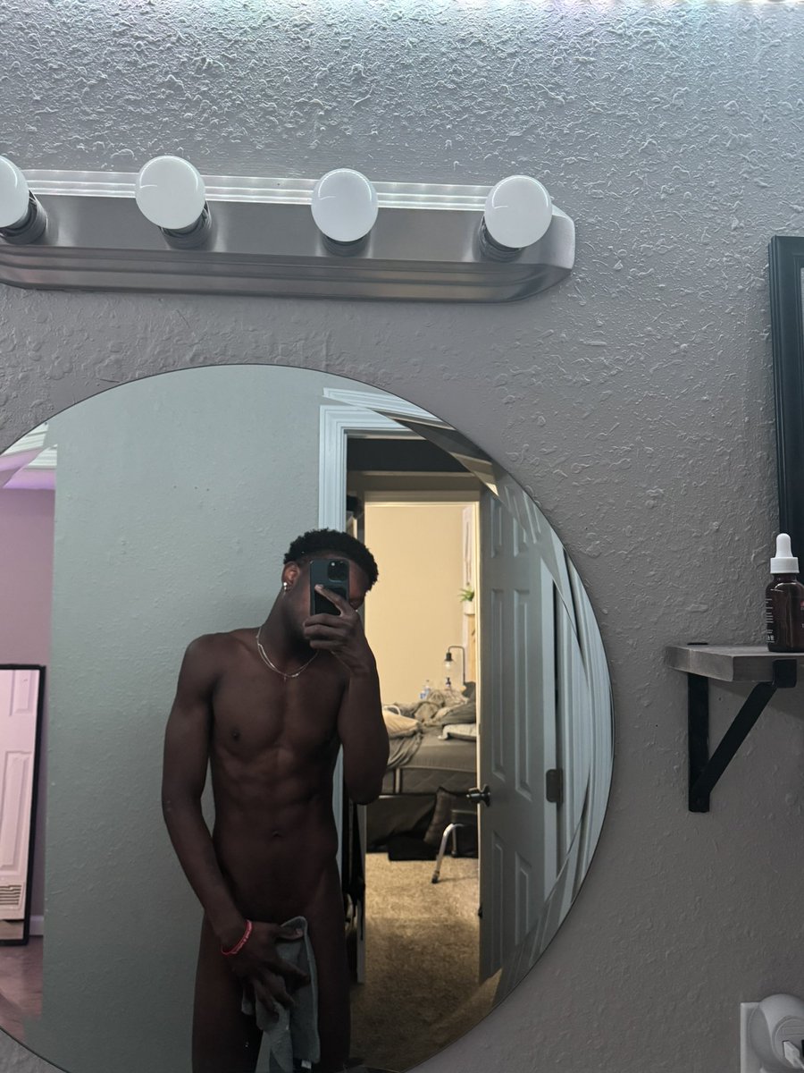 Jerkinjayy's tweet photo. Hi 👋🏾 
#BBC #Gay https://t.co/T33GgpnJMk