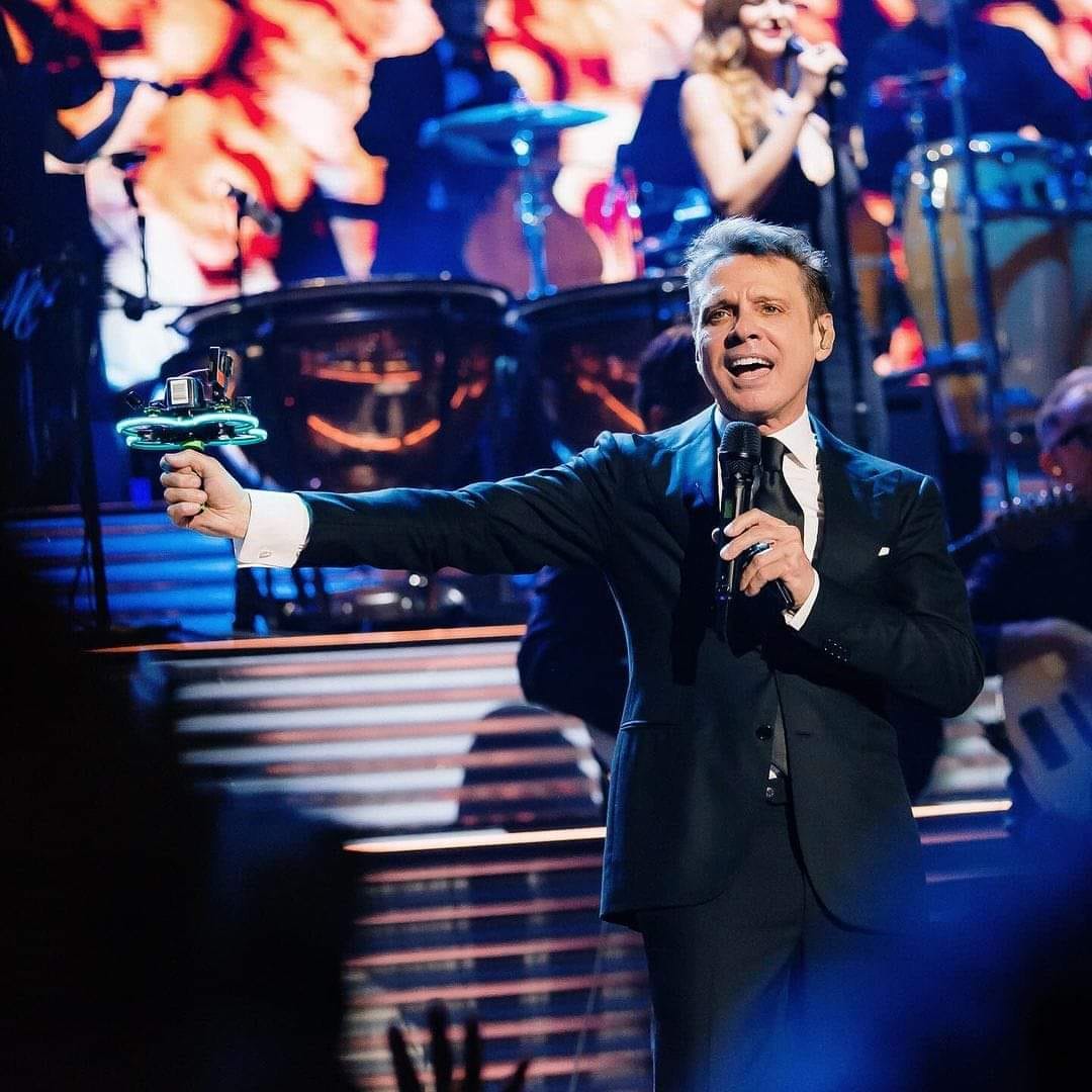 todoxluismiguel's tweet photo. Olvida lo pasado sabes que te amo solo ¡Vuelve! ♫
@lmxlm #LuisMiguel #txlm #ClubOficialChile #Incondicionales #TodoPorLM #TXLM35 #Tour2024 #Gira https://t.co/w9GzlkCHdn