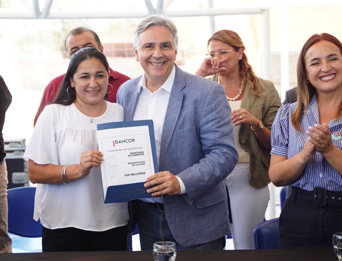 MartinLlaryora's tweet photo. También, entregamos fondos provinciales para hacer #obras de #infraestructura en municipios y comunas del norte y oeste cordobés. Son $380 millones para #Tuclame, #BañadoDeSoto, #LaBatea, #GuanacoMuerto, #ElBrete #CruzDeCaña, #AltoDeLosQuebrachos #LasPlayas #LosChañaritos #MediaNaranja #LaHiguera #LasCañadas y Paraje #CanterasDeIguazú.