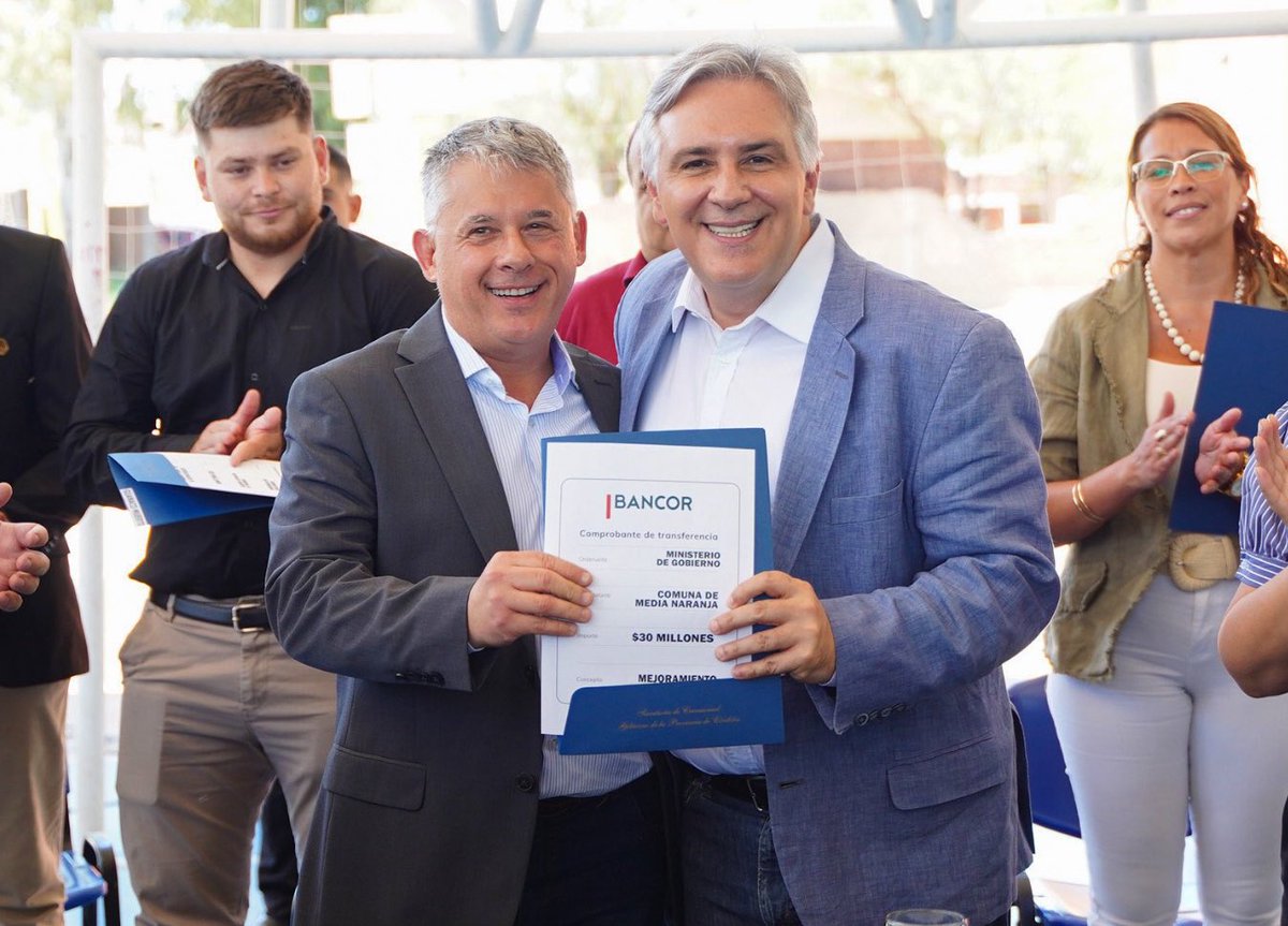 MartinLlaryora's tweet photo. También, entregamos fondos provinciales para hacer #obras de #infraestructura en municipios y comunas del norte y oeste cordobés. Son $380 millones para #Tuclame, #BañadoDeSoto, #LaBatea, #GuanacoMuerto, #ElBrete #CruzDeCaña, #AltoDeLosQuebrachos #LasPlayas #LosChañaritos #MediaNaranja #LaHiguera #LasCañadas y Paraje #CanterasDeIguazú.
