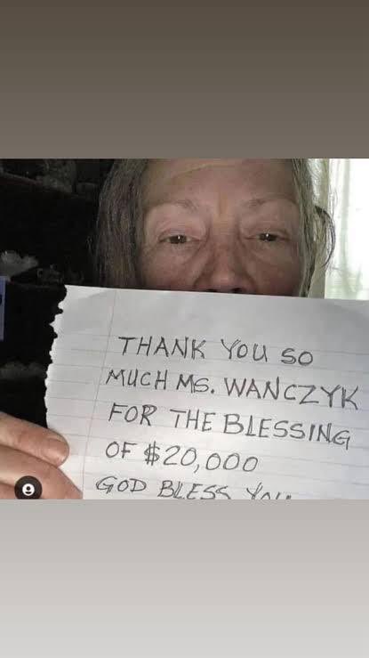mavis wanczyk (@mavis_wan_24) on Twitter photo 