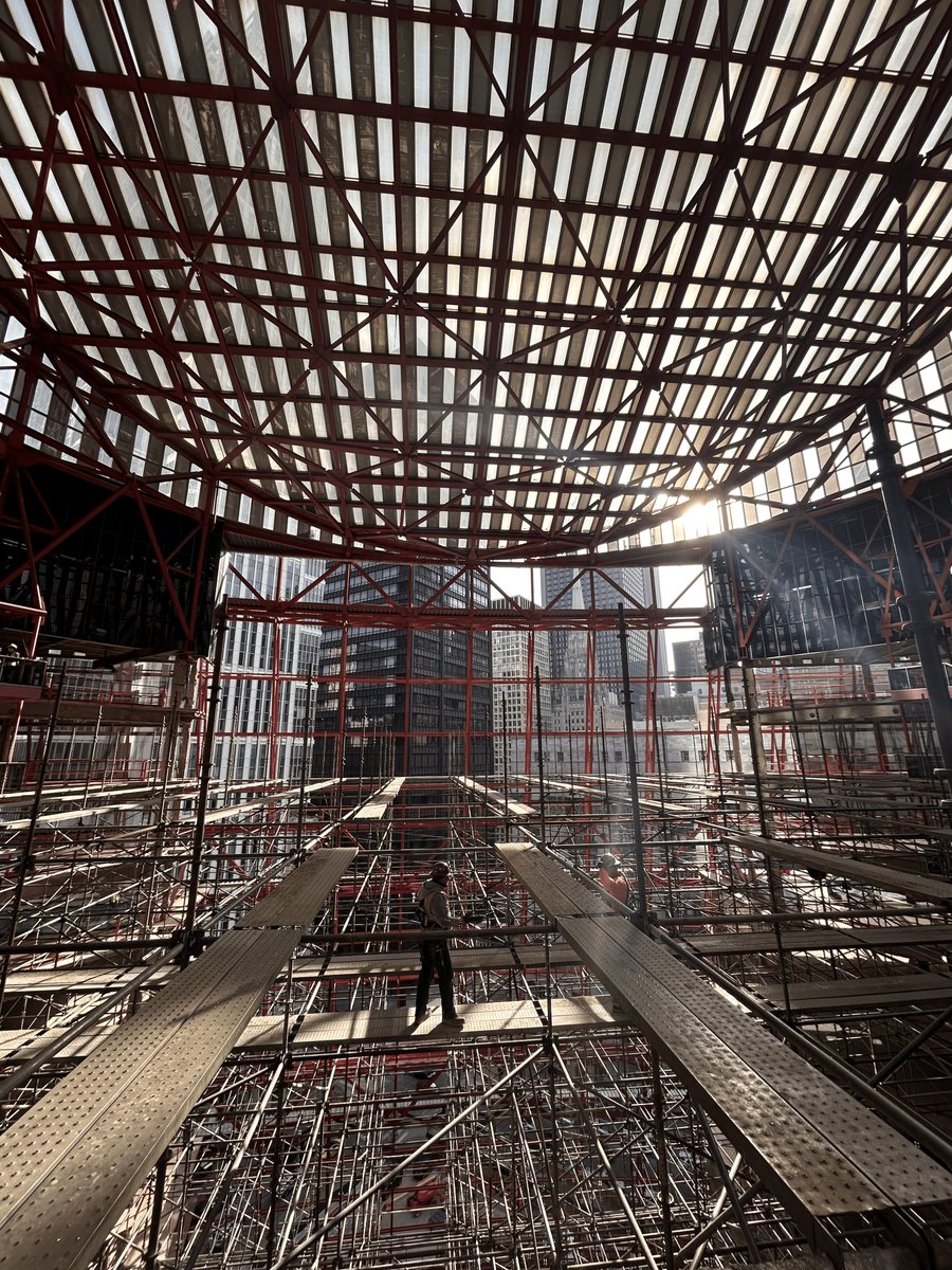 MidAmCarpenters's tweet image. Check out the sea of scaffolding our members with BrandSafway are assembling at the old Thompson Center building in downtown Chicago. Our members' expert handiwork can be seen from street level next time you're in the in neighborhood. Truly a site to behold! #MACRC #Local1