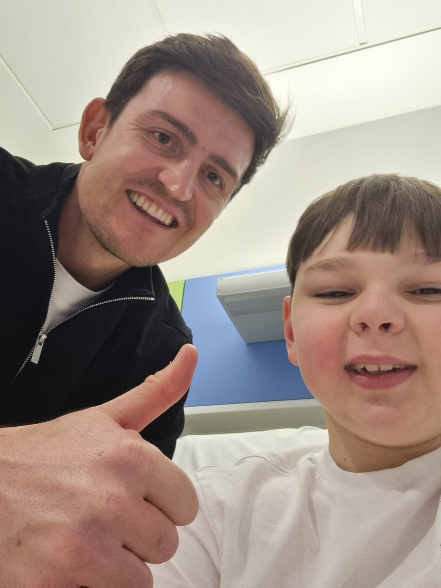 paula_hudgell's tweet photo. Tony spent 3.5 hours in emergency surgery 🙏

Incredible Mr F &amp; team repaired the hip fracture with 2 titanium plates.

Been tough 48 hrs but had a special visitor who is Patron of @SheffChildrens @HarryMaguire93 
Thank you to @J_Ennis for the hug whilst Tony was in theatre 💙💛 https://t.co/ZAbZbgyJ09