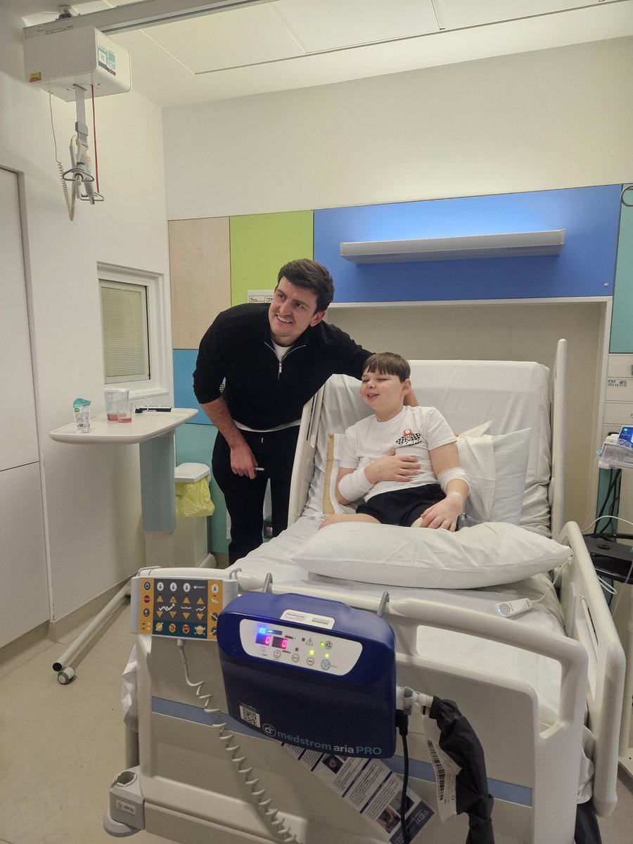 paula_hudgell's tweet photo. Tony spent 3.5 hours in emergency surgery 🙏

Incredible Mr F &amp; team repaired the hip fracture with 2 titanium plates.

Been tough 48 hrs but had a special visitor who is Patron of @SheffChildrens @HarryMaguire93 
Thank you to @J_Ennis for the hug whilst Tony was in theatre 💙💛 https://t.co/ZAbZbgyJ09