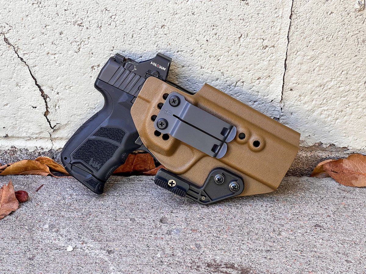 jacobspaulsen's tweet photo. New gun. New holster. Good day. @HecklerAndKoch @KSGArmory https://t.co/EpThEX4Zbq
