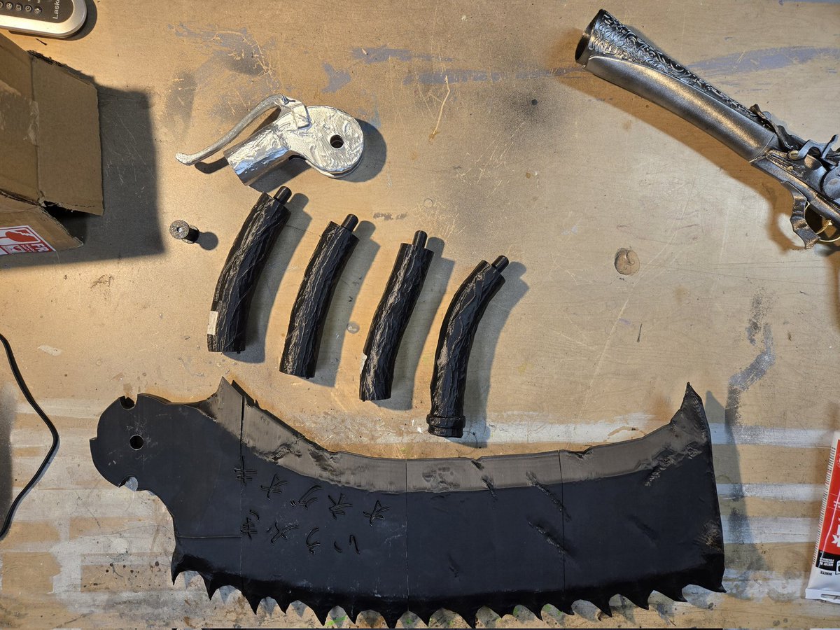 solarwolfcospla's tweet photo. Okay....it ain't pretty but!!!! Hear me out on this. Maybe I can make it look pretty, lol. At least the mechanism works, lol. So I need to glue it, seal the seams, and sand the hell out of it! 
#Bloodborne #bloodbornecosplay #fromsoftware #fromsoftwarecosplay #cosplay https://t.co/xJfuQUs2xs