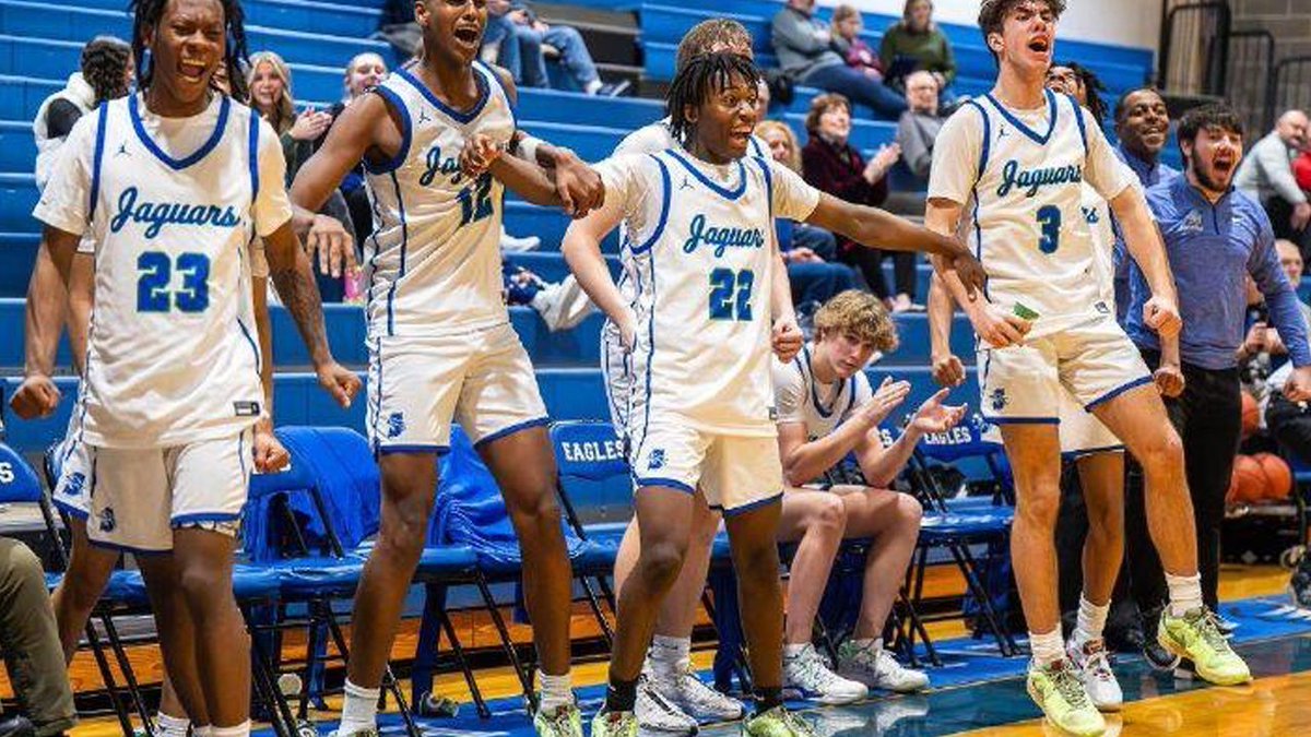 RL_HoopsMO's tweet photo. Early Season Stockrisers (Part 2)

The young season has shined a light of five prospects playing great so far, especially in the Kansas City region. Zahir Ragsdale, Blayne Marshall, Dallas Winda, Kordell Williams, and Marquel Mayfield.  

Link: https://t.co/dE1r91F2dS https://t.co/QyEBKSZSQt