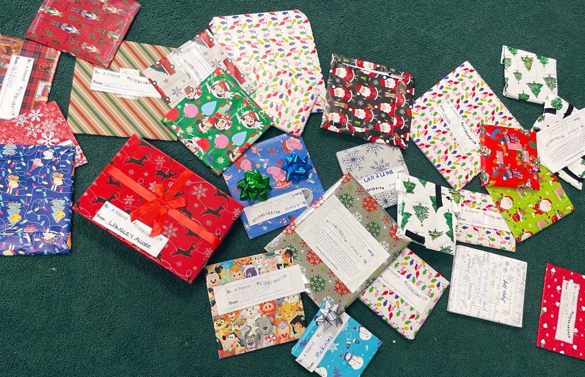 Our kindergarten annual book exchange allows our students to experience the joy of giving. They choose a gently used book from home for a classmate to enjoy! 💝🎄📚