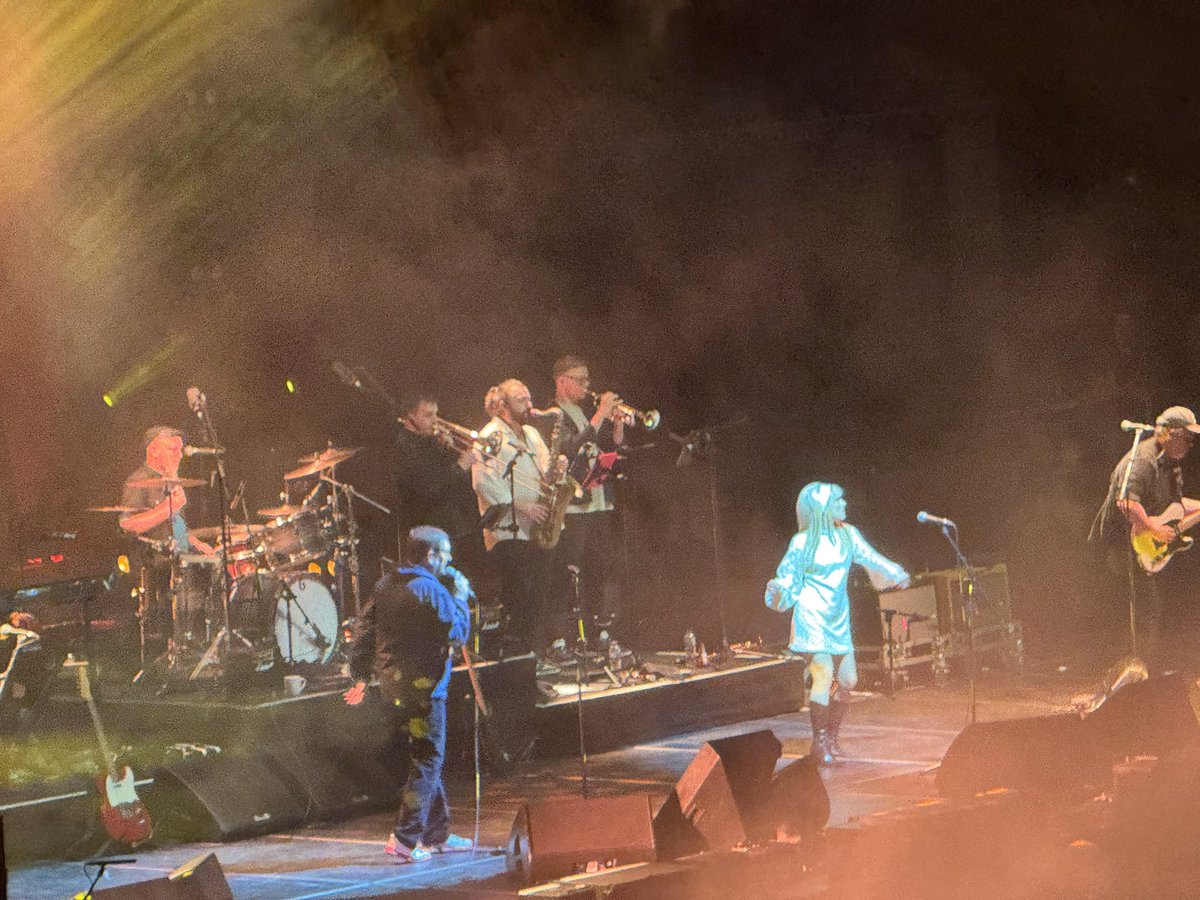 Of course <a href="/PaulHeatonSolo/">Paul Heaton</a> was amazing at <a href="/TheCoopLive/">Co-op Live</a> tonight, but <a href="/riannedowney_/">Rianne Downey</a> !? WOW! What a voice! As Paul said, a star is born!