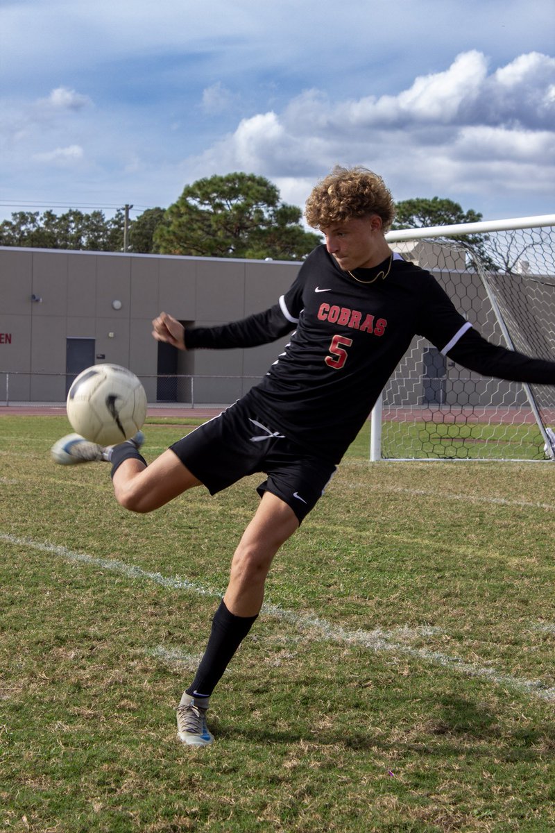 MATCH DAY 11 ⚽️‼️ Busy 3 game week. We travel to Weeki Wachee tonight. Looking to finish out the week strong before Winter break. 

⚽️ Weeki Wachee
⏰ 7pm
📍Weeki Wachee 
🎥 Livestream our game on GCSN, LIVE on YouTube 
Link: m.youtube.com/watch?v=sljKDy…