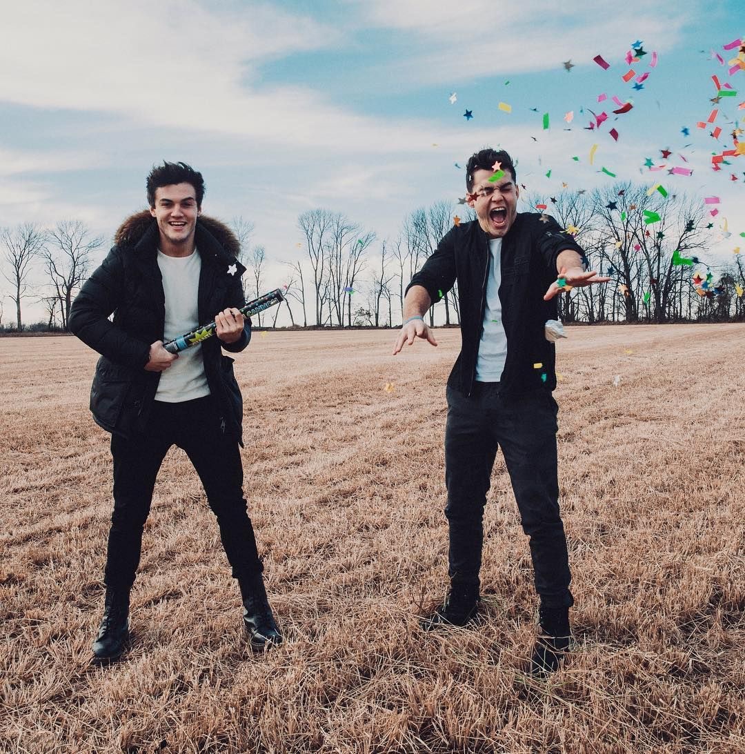 wishadolan's tweet photo. Happy birthday @EthanDolan &amp; @GraysonDolan <3
wishing you the best and missing you a lot💙 https://t.co/vSKrvWIvKo