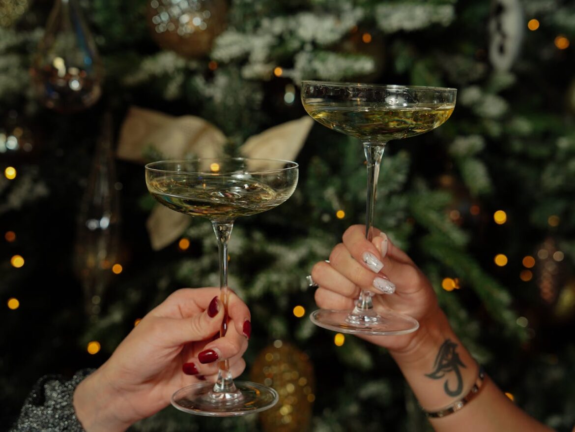 Bespoke Black Book (@thebespokebook) on Twitter photo @dinehard's 2nd instalment of this year's best festive drinks for celebrating the holiday season has arrived!
bespokeblackbook.com/christmas-new-ā¦
#bespokeblackbook #christmas #wineandspirits <a href="/OriginalBumbu/">Bumbu Rum Co.</a> <a href="/DeaconWhisky/">The Deacon</a> <a href="/chateaudangles/">Château d'Anglès</a> @dinehard's 2nd instalment of this year's best festive drinks for celebrating the holiday season has arrived!
bespokeblackbook.com/christmas-new-ā¦
#bespokeblackbook #christmas #wineandspirits <a href="/OriginalBumbu/">Bumbu Rum Co.</a> <a href="/DeaconWhisky/">The Deacon</a> <a href="/chateaudangles/">Château d'Anglès</a>