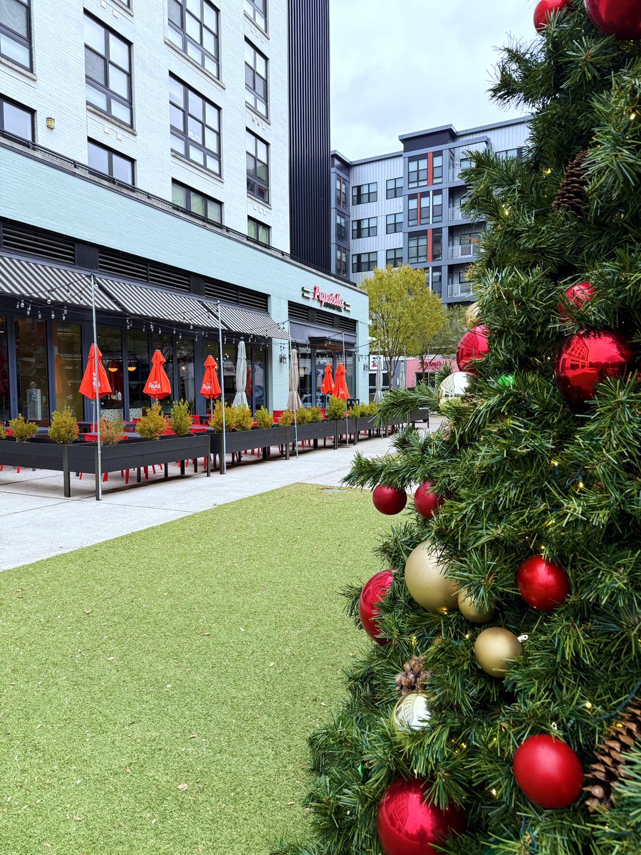 Your destination for great Neapolitan pizzas this holiday season.