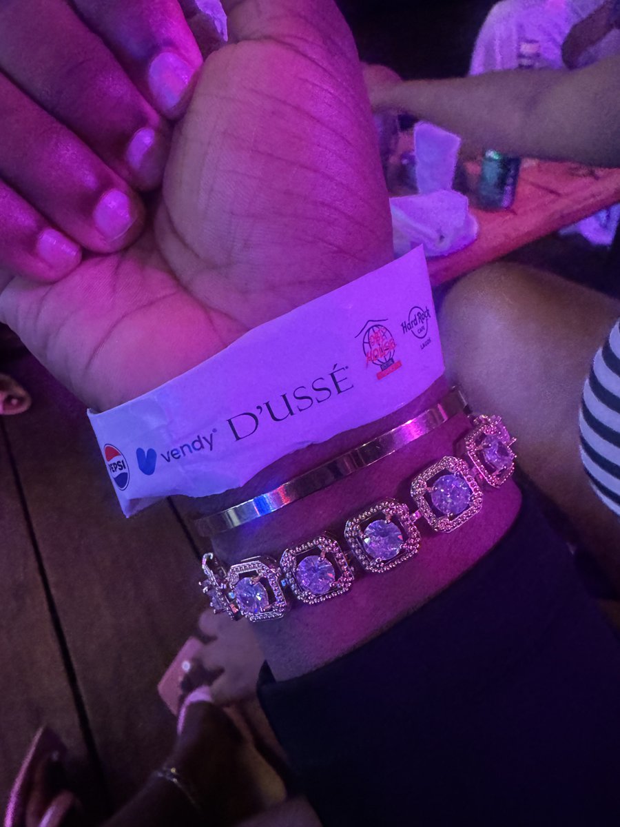 _DammyB_'s tweet photo. We dey represent everywhere we go.
#usevendy https://t.co/wnG72x5MW1