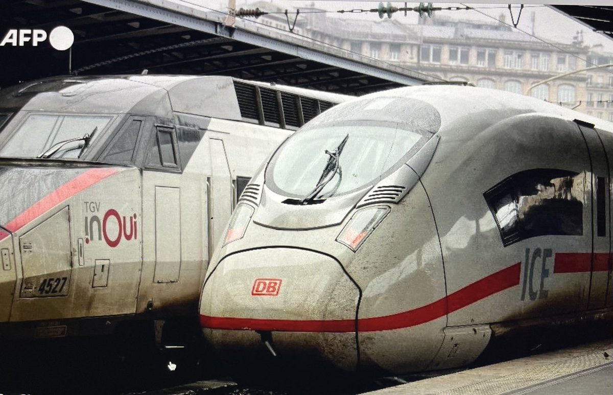 Rautatieliikenteen suuri päivä Manner-Euroopassa: Tänään maanantaina alkoi kulkea PARIISI-BERLIINI -luotijuna! Molempiin suuntiin 1 vuoro päivässä. Matkan kesto 8 t. Mutta luotijunan meno on tasaista, junassa voi kävellä ja ravintolatarjoilut ovat laadukkaita.