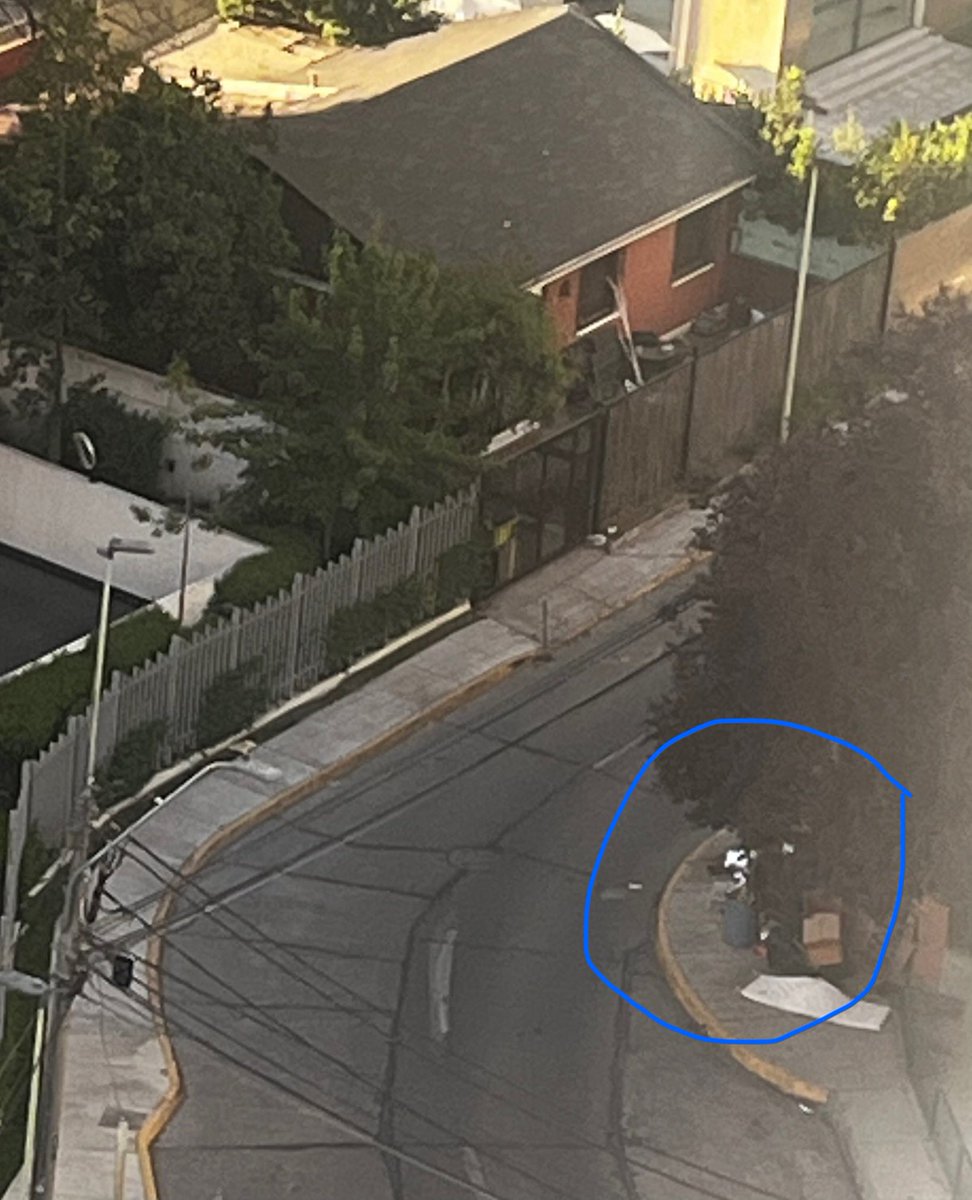 margudillu's tweet photo. Estimados @LC_aseo vecinos en calle Guanabara botaron un montón de basura en la vereda y se dificulta el paso. Ruego puedan dialogar con ellos para evitar estas situaciones. Gracias https://t.co/Vh1du1HDfL