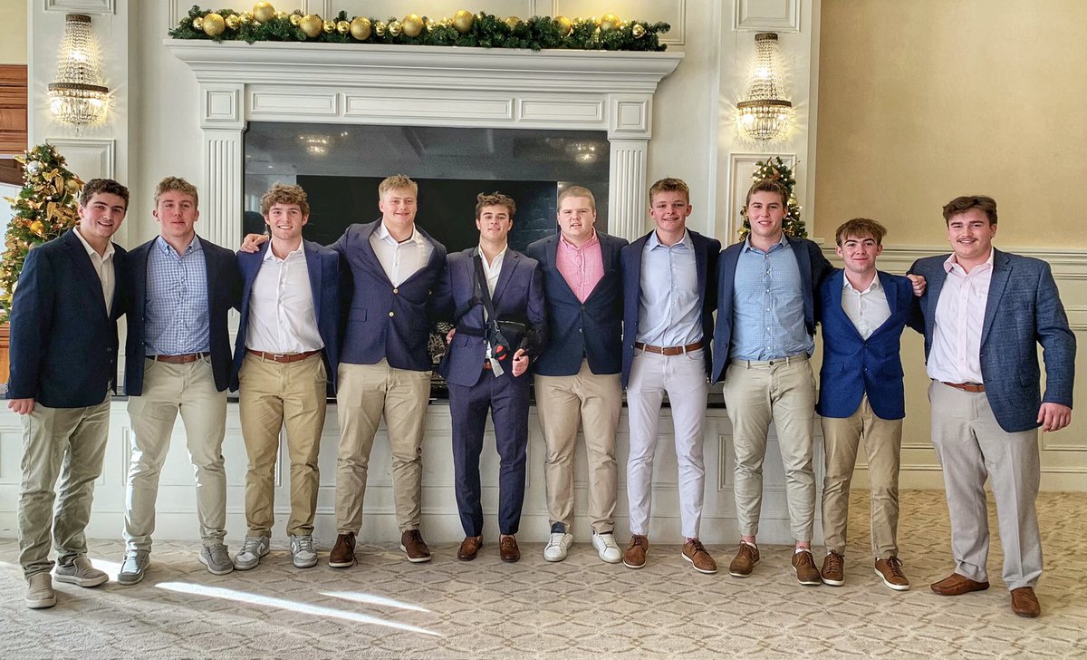 At yesterday’s banquet 2024 Captains Trevor Jones, Jack Rees, John Rovegno, James Scanlon and Joseph Barberia passed the reigns to our 2025 Captains Hank Frazier, Brady Rhinesmith, Jake Falls, Gavin Hammond and Tucker Henderson. 
🐉🏈 #SHL