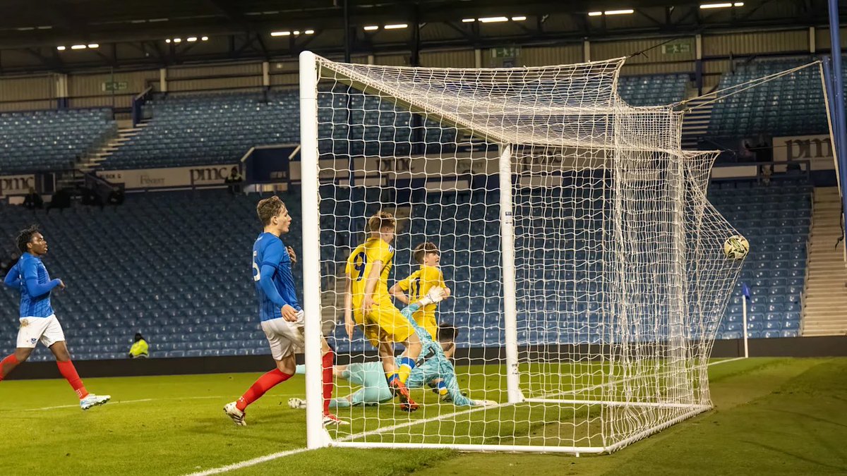 If Any Leeds Fans or Pompey Fans Know any of the Lads In this thread and could let them see it that would be insane. Means the world to me when The Lads see it🙌

Thanks For Reading 🧵