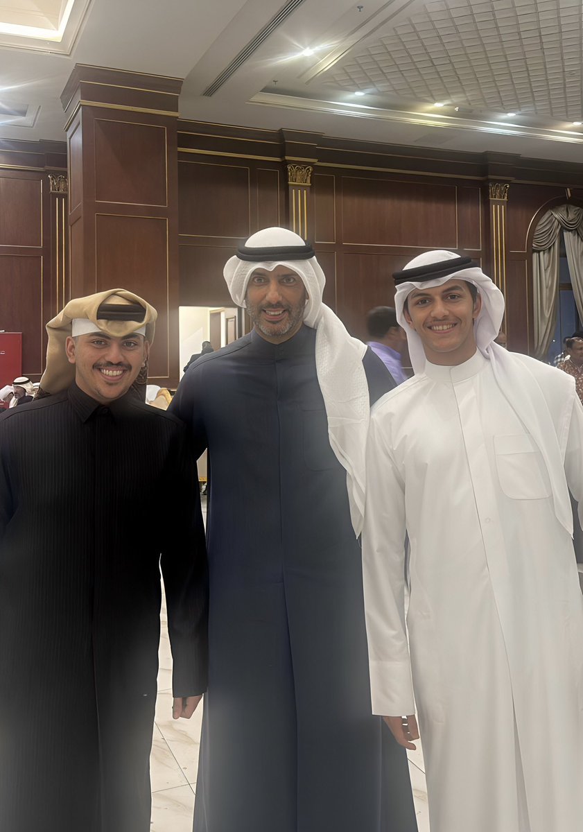 khalidfhad's tweet photo. #خالد_الغانم
مواقفه تتحدث عنه ..
خالد تبرع لي لسداد مديونيتي 
خالد تكفل في علاج والدي 
خالد ساعدني في تخليص معاملتي
خالد .. خالد . خالد 
تكرر أسمه في كل ديوان وكل تجمع أكون فيه 
شخصية قريبة من الصغير والكبير ويخدم الجميع ..

لذلك كان علي أن أختزل هذا الكرم والتواضع في تغريدة رغم إنتقادنا له في بعض الممارسات إلا أن ثنائنا له كان من باب الإنصاف والطاغي في الطيب وعدم الإجحاف