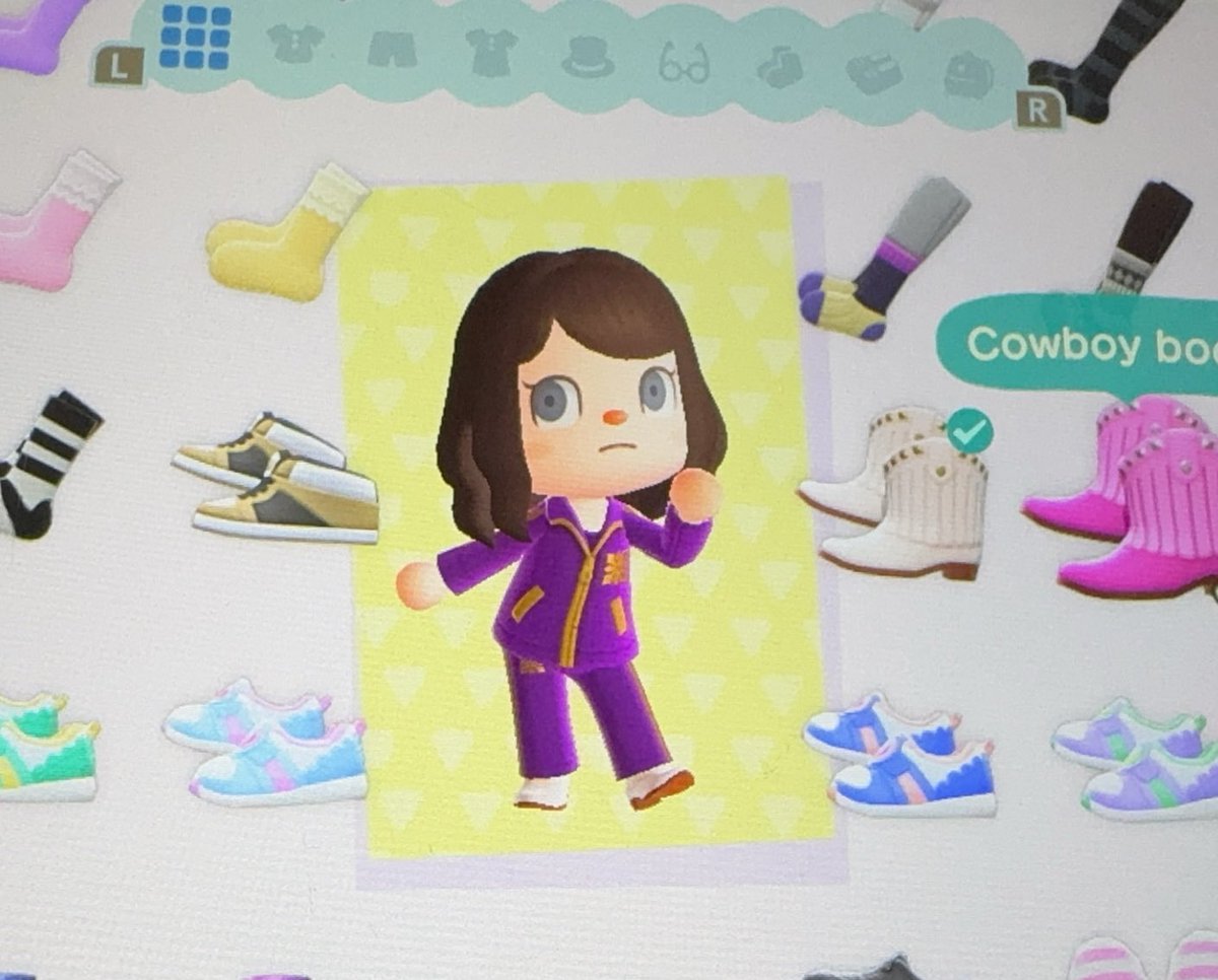 csnomt's tweet photo. My animal crossing character is dressed like slater in this one picture 💀 https://t.co/sr7OkiOQpE
