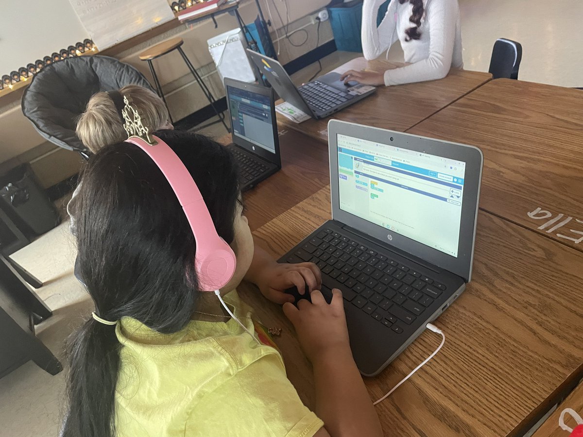 TraciPiltz's tweet image. These 3rd graders persevered and used critical thinking and problem solving skills to participate in the #HourofCode 🙌🏻 

➡️ hourofcode.com/us/learn 

Some favorite activities were Minecraft 💚, Flappy Bird 💛 &amp;amp; Barbie 🩷