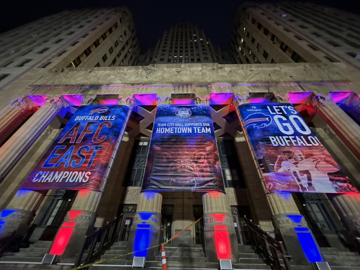The banners are up, Buffalo! 🏈 Come celebrate our AFC East Champions <a href="/BuffaloBills/">Buffalo Bills</a> at City Hall and show your Bills pride. Let’s go, Buffalo! #BillsMafia 

<a href="/GallagherGlobal/">Gallagher</a>