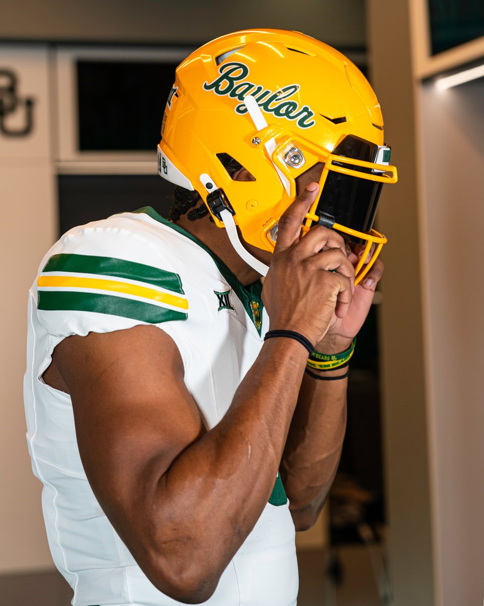 BUFootball's tweet photo. The full look for the @texasbowl 🟡⚪️🟢

#SicEm https://t.co/cygr5tWmRf