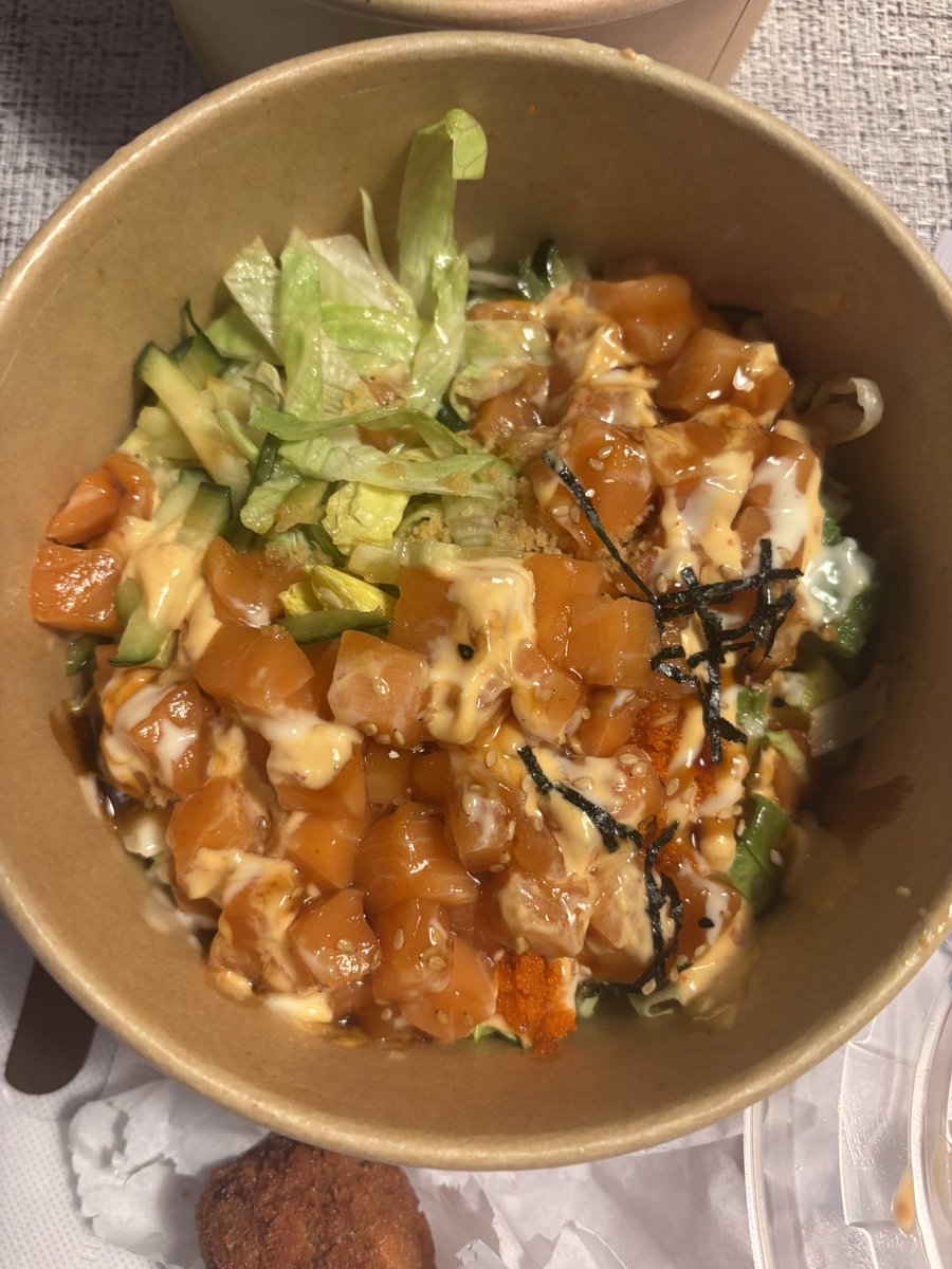 mindhr's tweet photo. This was over $100 and one bowl is vegan!! I called the Westminster @sushishoplove location 
And they hung up on me!
They’re half empty! I want the other half!What am I supposed to feed my family when this was supposed to be a fun easy dinner since my back is out?!
Not cool! https://t.co/tC5KeRnj6E