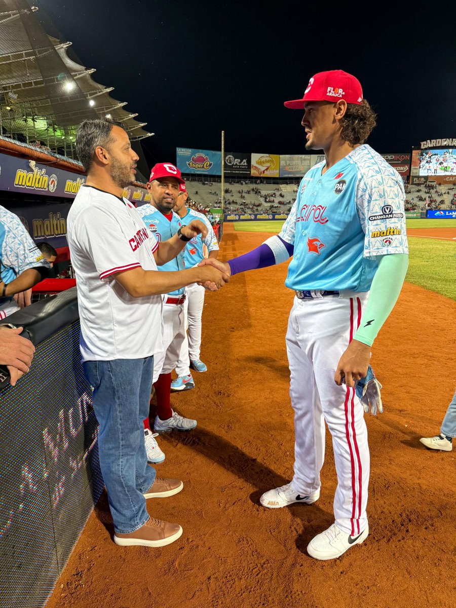 Quiero felicitar al <a href="/CardenalesDice/">Cardenales de Lara</a> por ser el primer equipo clasificado para la próxima ronda del Béisbol Profesional de Venezuela <a href="/LVBP_Oficial/">#UnaVidaUnaLiga ⚾️🇻🇪</a>. Un excelente cierre de temporada regular que los ha colocado en la cima del torneo, vamos por un nuevo título!!