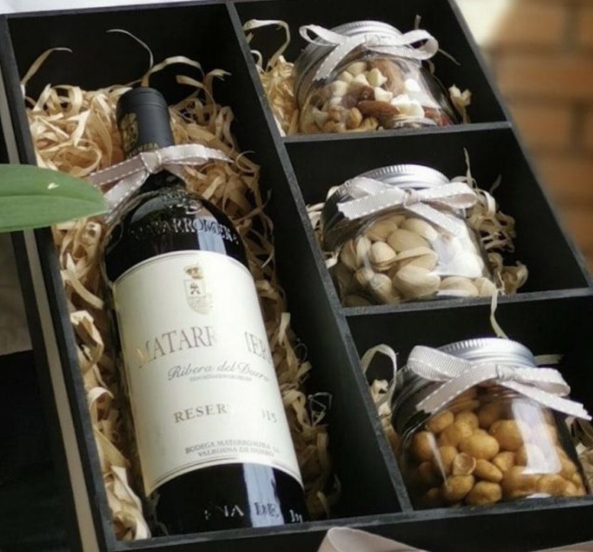 TCtallerculina3's tweet photo. Sets navideños con vino desde $689 @LaRomaDF nos ayudan con un RT? https://t.co/7ImOgXOB3K