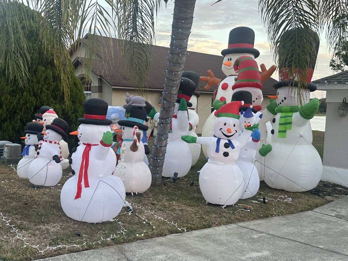 TJSpringerWX's tweet photo. Another successful FOX 35 #LetItGlow! Check out how many #snowmen Jordan Alderman has at his house. He approximated nearly 40 and a whole days worth of work to get this ready for the #holidays. #holidaycheer #holidaylights #holidaydecor #Christmas #christmas2024 #christmasdecor #christmaslights @fox35orlando