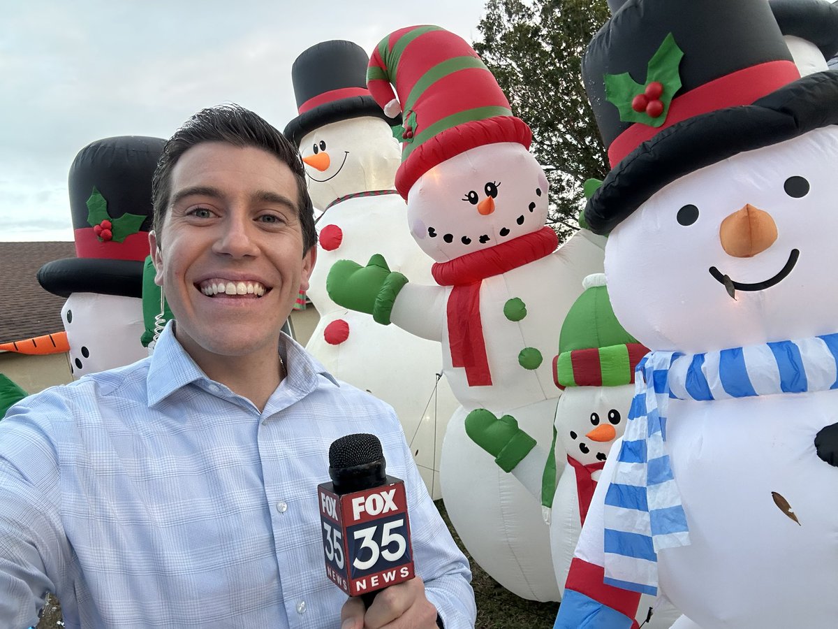 TJSpringerWX's tweet photo. Another successful FOX 35 #LetItGlow! Check out how many #snowmen Jordan Alderman has at his house. He approximated nearly 40 and a whole days worth of work to get this ready for the #holidays. #holidaycheer #holidaylights #holidaydecor #Christmas #christmas2024 #christmasdecor #christmaslights @fox35orlando
