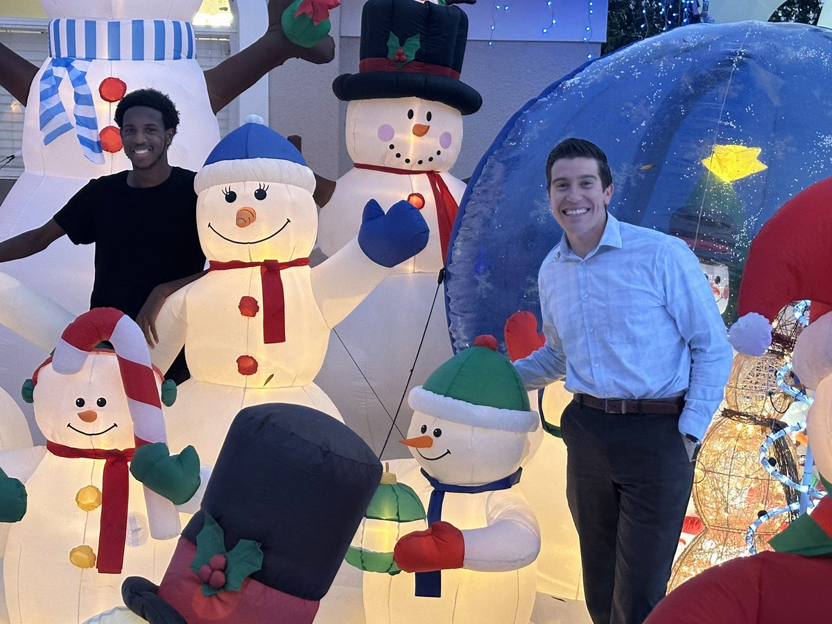 TJSpringerWX's tweet photo. Another successful FOX 35 #LetItGlow! Check out how many #snowmen Jordan Alderman has at his house. He approximated nearly 40 and a whole days worth of work to get this ready for the #holidays. #holidaycheer #holidaylights #holidaydecor #Christmas #christmas2024 #christmasdecor #christmaslights @fox35orlando