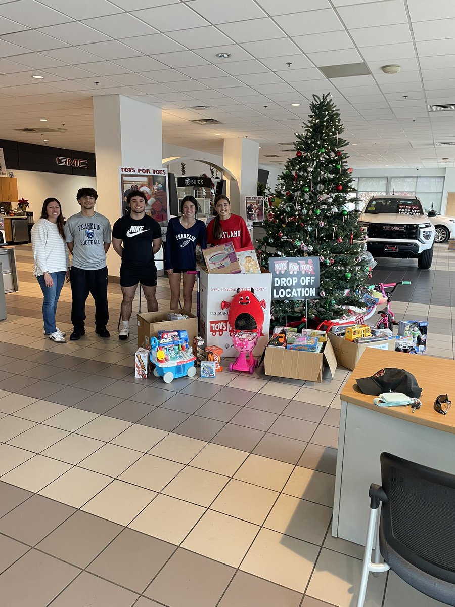 FranklinHSXC's tweet photo. FHS Track and Field Athletes present toys for the Toys for Tots Toy Drive sponsored by Vendetti Motors and the US Marine Corp.  Former Franklin Track and Field All American Jen Vendetti was there to accept the toys. https://t.co/mKIqMXKjcC