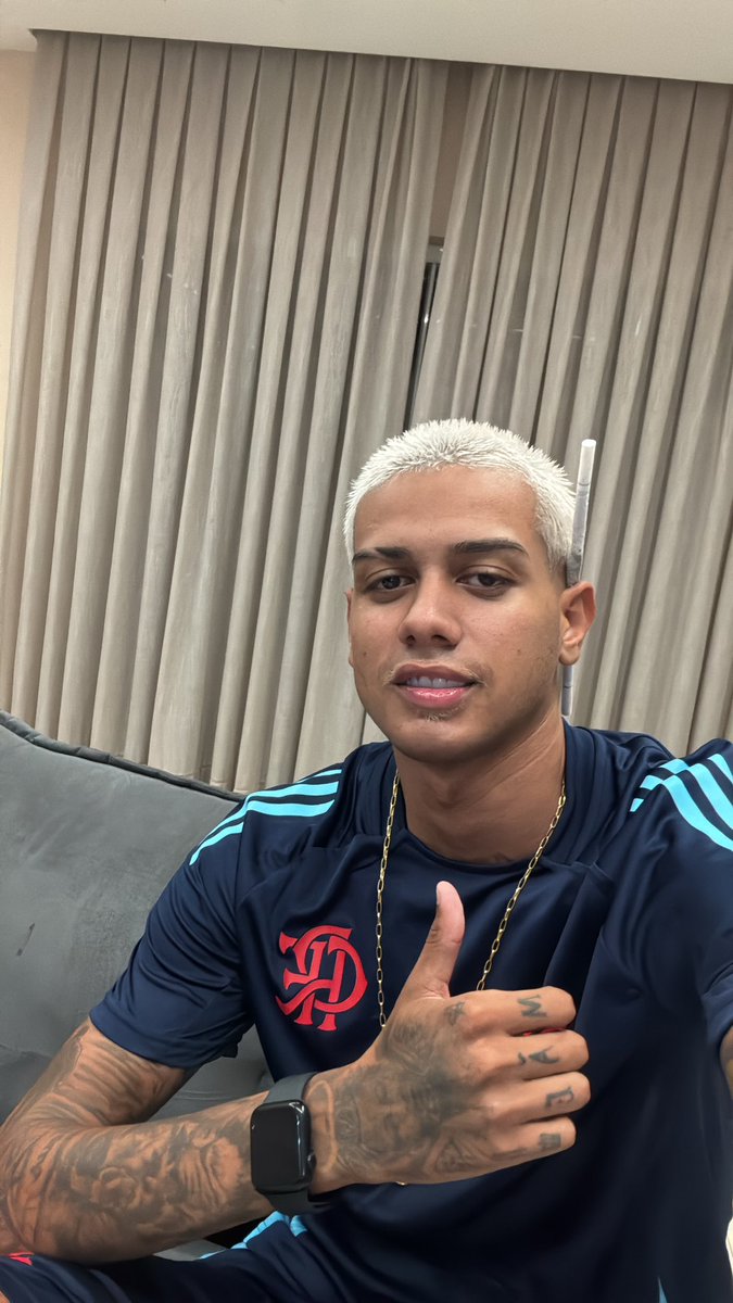 chefe_F's tweet image. trajadin sabe como é 🔥🔥🔝