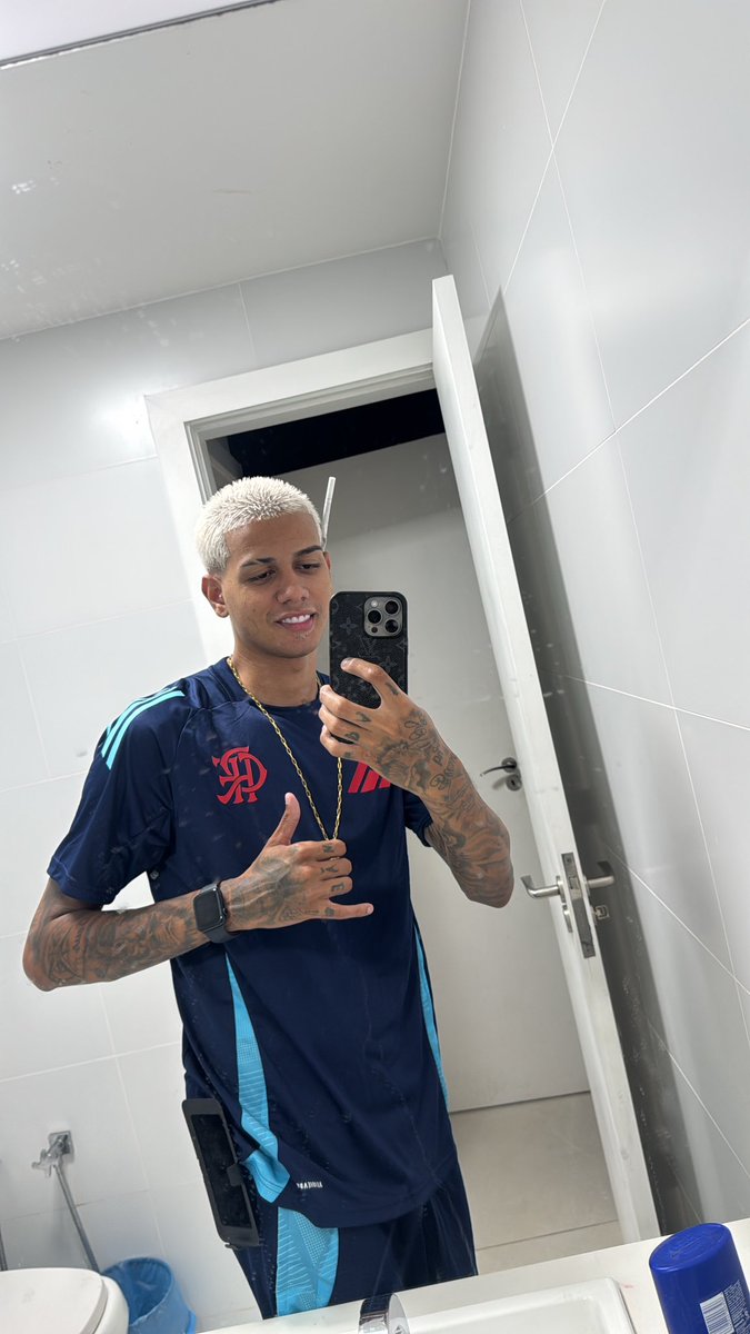 chefe_F's tweet image. trajadin sabe como é 🔥🔥🔝