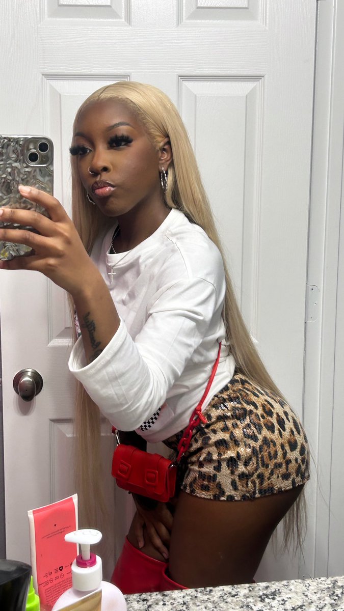 zqueenho's tweet image. #rodwave #lastlaptour ♥️