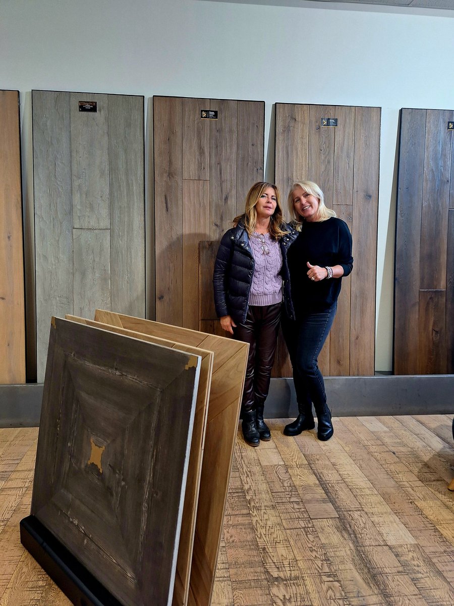 ambrapiccin's tweet image. Oggi a Bassano Parquet con Marina e Marta Andreatti 👏👏👏 complimenti per i vostri meravigliosi pavimenti 🥰 sono perfetti per le mie case 🤗 texture e colori bellissimi e tutti personalizzabili 😇 grazie per la disponibilità e l'ospitalità