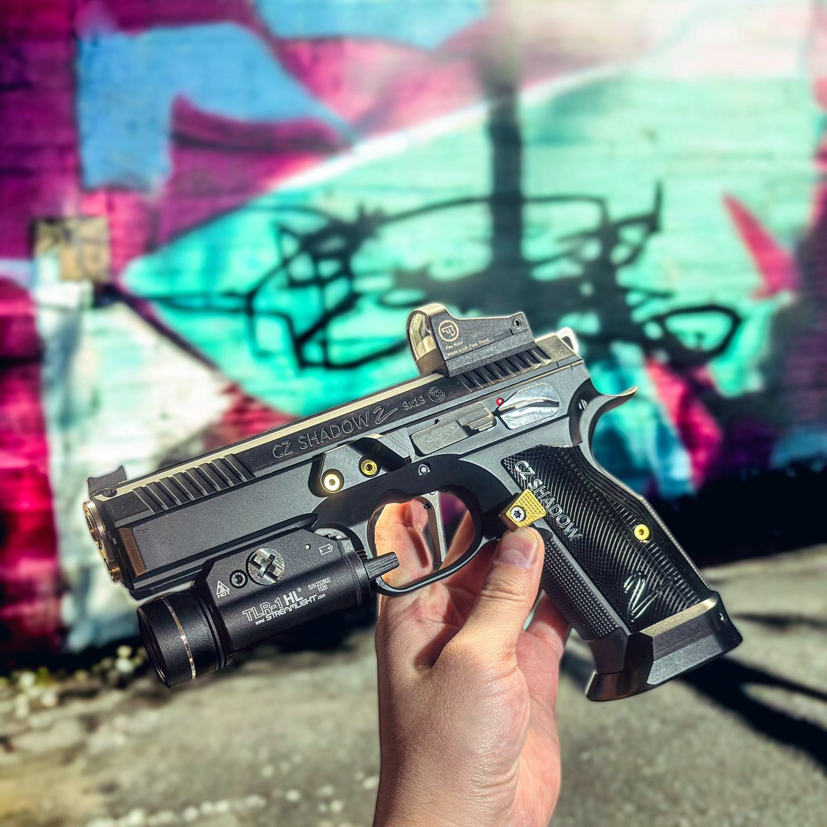 とりあえずcarbon8 CZ Shadow2に 新商品のCNC切削マグウェルグリップBK