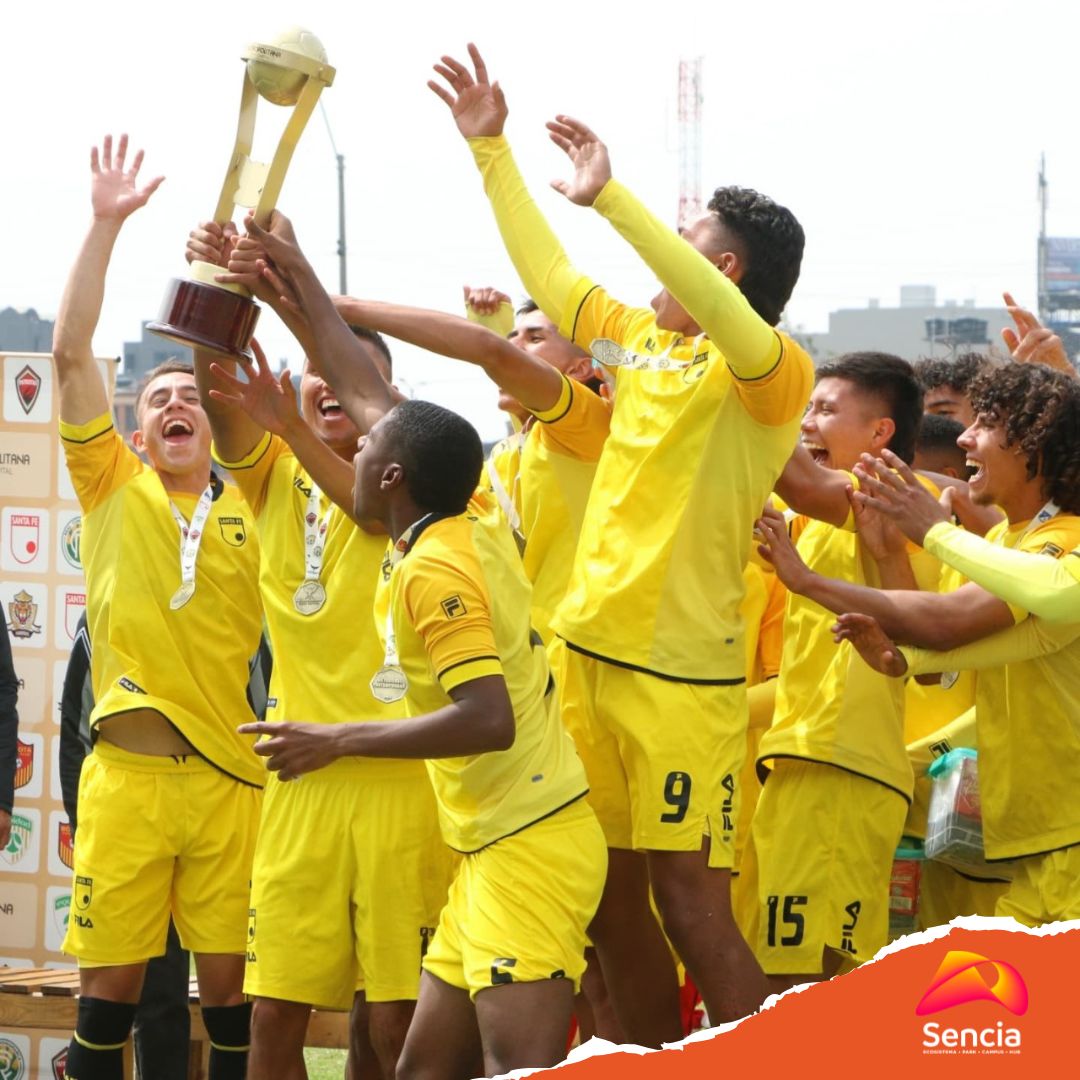 SenciaBogota's tweet photo. ¡El fútbol bogotano continuó en Sencia ⚽!

Apoyados por el Grupo Elite Capital, este fin de semana concluyó la #CopaMetropolitanaCapital en El Campincito, donde el equipo Sub-20 de Santa Fe 🔴⚪ se coronó campeón.

¡Felicitaciones a los leones 🦁! #ElFútbolSeViveEnSencia https://t.co/o0Ls1IiDVz