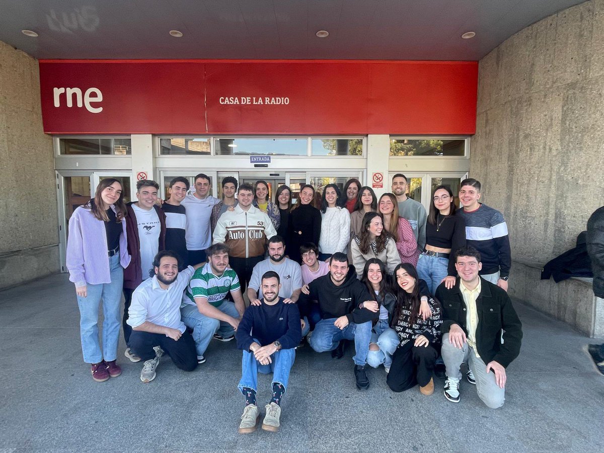 Máster de Radio RNE - UCM (@masterrneucm) on Twitter photo Arrancó una nueva edición del <a href="/MasterRneUcm/">Máster de Radio RNE - UCM</a>. Un grupo maravilloso dispuesto a darle a la #Radio todo lo bueno que traen en la mochila. ¡Estamos deseando ver vuestra magia!
#La36DelMasterRNE
#Radio #AudioDigital #Podcast #Transmedia
<a href="/UCMccinf/">Facultad Ciencias Información</a> <a href="/unicomplutense/">Complutense</a> <a href="/RTVEin/">RTVE Instituto</a> Arrancó una nueva edición del <a href="/MasterRneUcm/">Máster de Radio RNE - UCM</a>. Un grupo maravilloso dispuesto a darle a la #Radio todo lo bueno que traen en la mochila. ¡Estamos deseando ver vuestra magia!
#La36DelMasterRNE
#Radio #AudioDigital #Podcast #Transmedia
<a href="/UCMccinf/">Facultad Ciencias Información</a> <a href="/unicomplutense/">Complutense</a> <a href="/RTVEin/">RTVE Instituto</a>