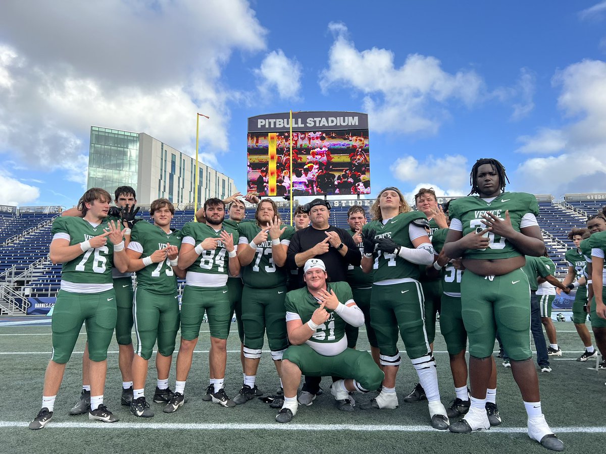 jleee74's tweet image. RING them “LEGENDS”!!!!
Baddest OL around!!! 7k total Offense & 100+ TDs!!!
#FEM