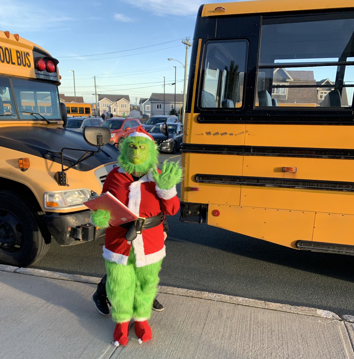 RES_Guidance's tweet photo. ‘Every Who at Roncalli, the tall and the small, climbed on buses, without any problem at all.’  Thanks for your help today Mr Grinch  🚌 @RoncalliSchool  @stephrn6 https://t.co/JwNB6Hv1xy