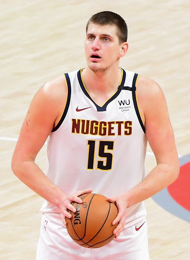 InTheLabBrand's tweet image. The nba doesn’t have a 3 point problem. 

What gives off the illusion that they have a 3 point problem is the bigs as a whole aren’t great in the post anymore…I’ll give u the perfect example of why post players are important..think about Nikola Jokic