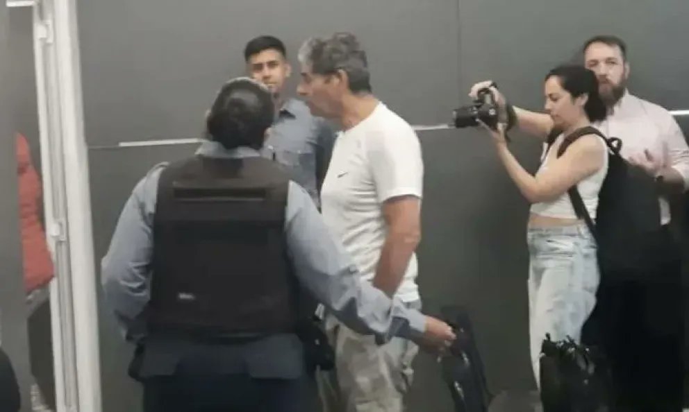 Doble femicidio: “¡Asesino! Le hubieras pedido la plata y te la hubieran dado!”

acortar.link/MdL79T