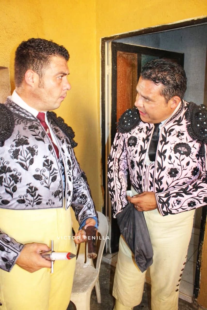 vmpenilla's tweet photo. Dato curioso en #Cadereyta N.L.
duelo de #hermanos picadores.
En la cuadrilla de Héctor Gtz, los hermanos José #Prado y Cruz Prado #Mana, en la cuadrilla del matador Cayetano Delgado, los hermanos Omar y Erick Morales.
Dinastía de grandes #picadores en México. https://t.co/5FvRHXjXLC