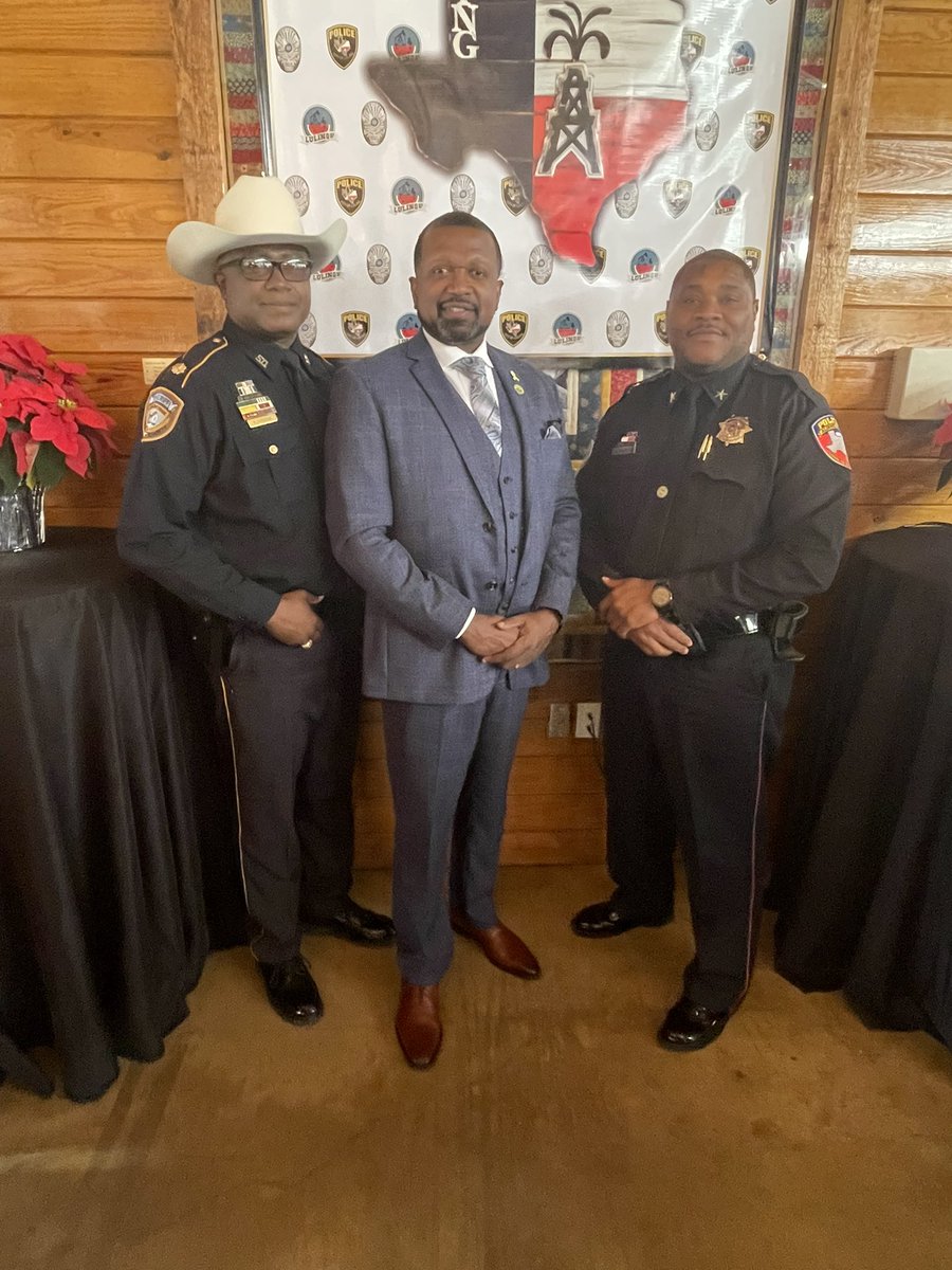 cmdrmarcharris's tweet image. I had the pleasure to attend the swearing in ceremony for New Chief of Police for Luling, Tx. Chief Marcus Kinnard-Bing. @HCSO_MajorCed