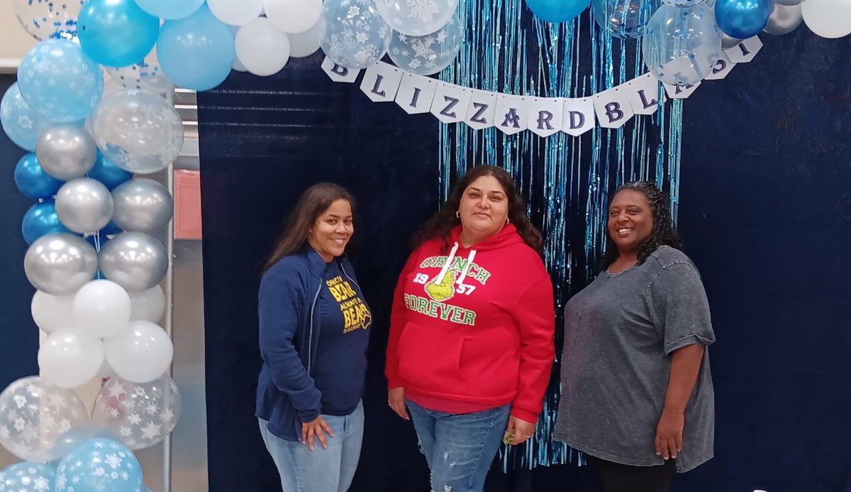 We kicked off the season with our first family event of the year - the Bel Air Blizzard Bash: Winter Dance! 💛💙 #BelAirBears <a href="/MtDiabloUSD/">MDUSD</a>