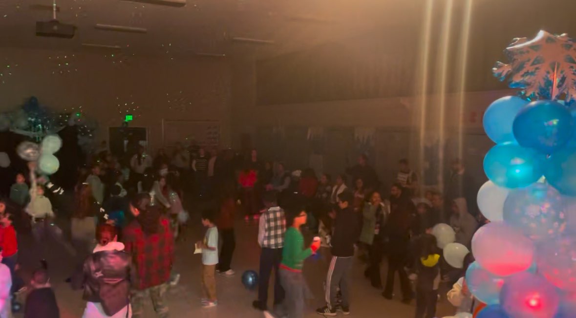 GoBearsBAES's tweet photo. We kicked off the season with our first family event of the year - the Bel Air Blizzard Bash: Winter Dance! 💛💙 #BelAirBears @MtDiabloUSD https://t.co/8sIX0CM8Vg