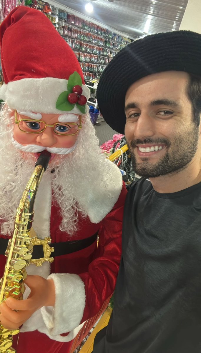 Todo lindico com seu Papai Noel 🤧🎅🏼

Ps.: o sorriso do meu guri é TÃO perfeito, que saco 🥹🥹